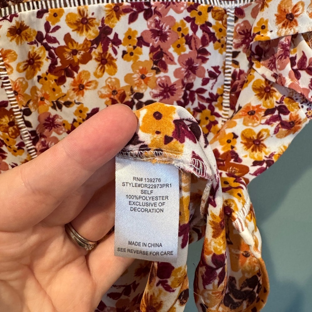 DR2 Floral Blouse with Lace Detail - Picture 10 of 13